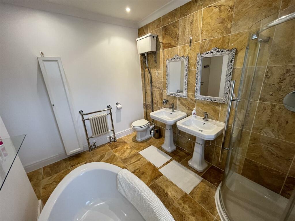 Bathroom Aspect 3