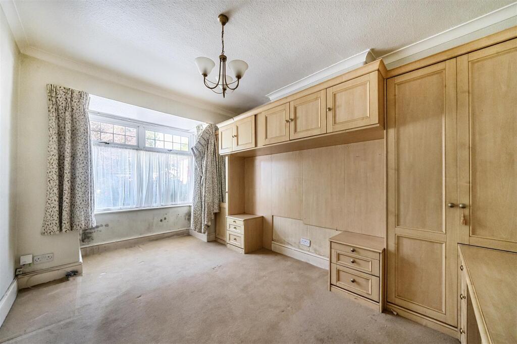 Bedroom 1.jpg
