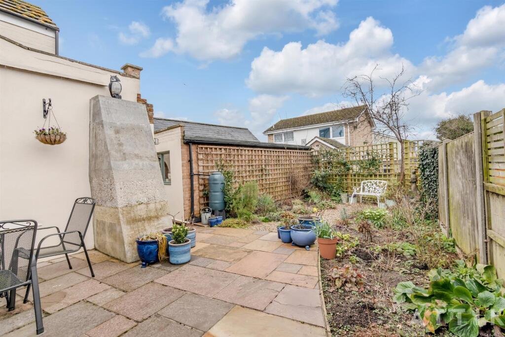 Attik 11 St Johns Road Bungay NR35 1DH (3).jpg