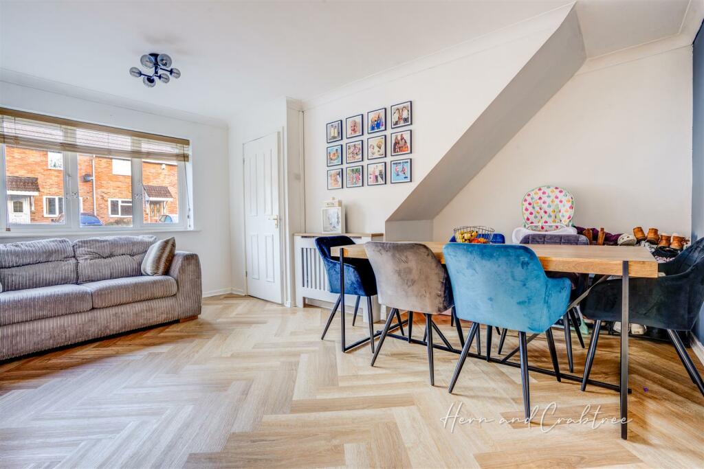 Kennington Close, Thornhill, HernCrabtree (3).jpg