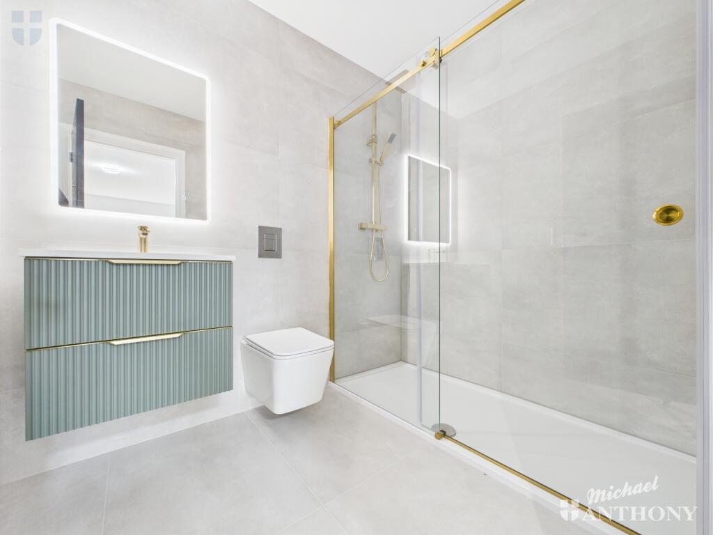 CAM02773G0-PR0337-STILL010