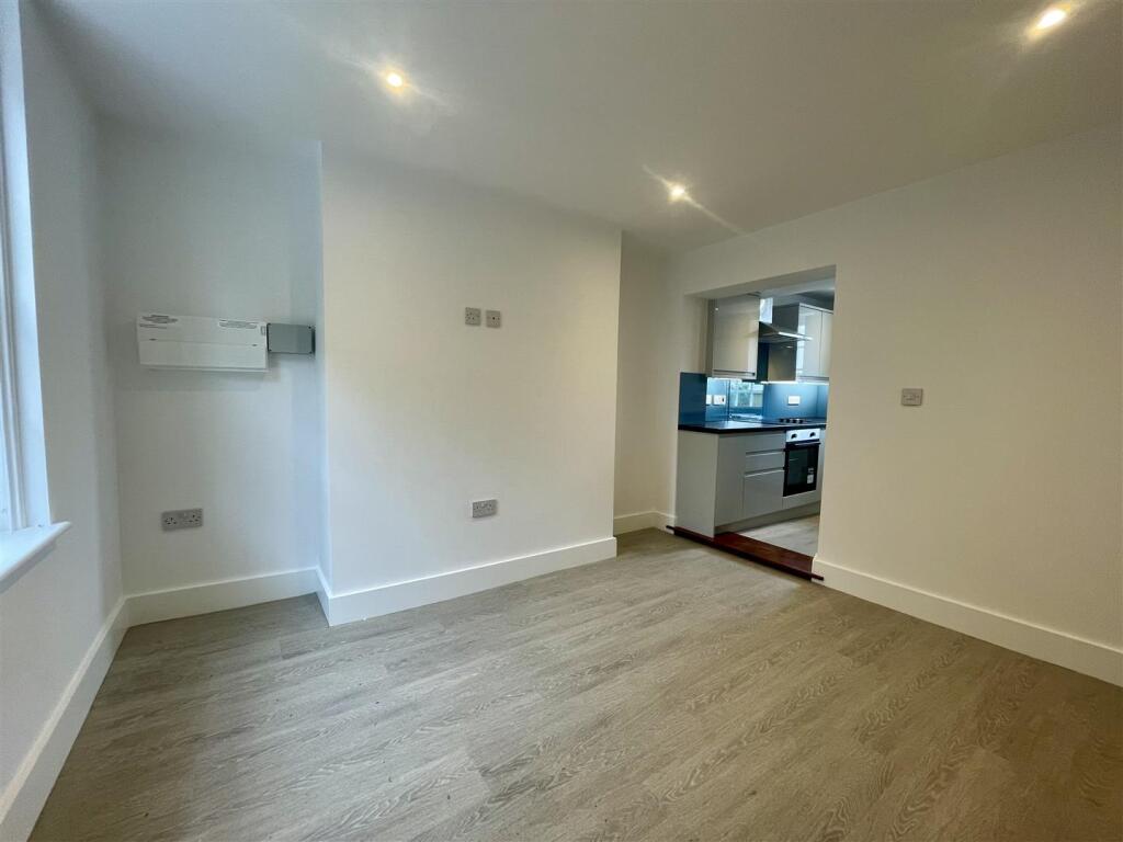 LIVING ROOM 1.jpg