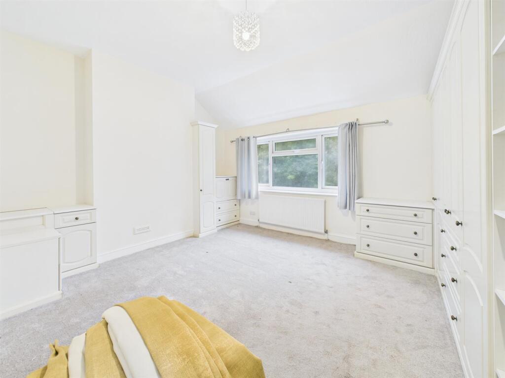 Bedroom 1 .jpg
