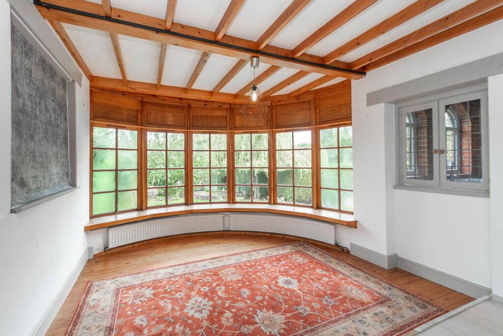 RECEPTION ROOMS AND KI