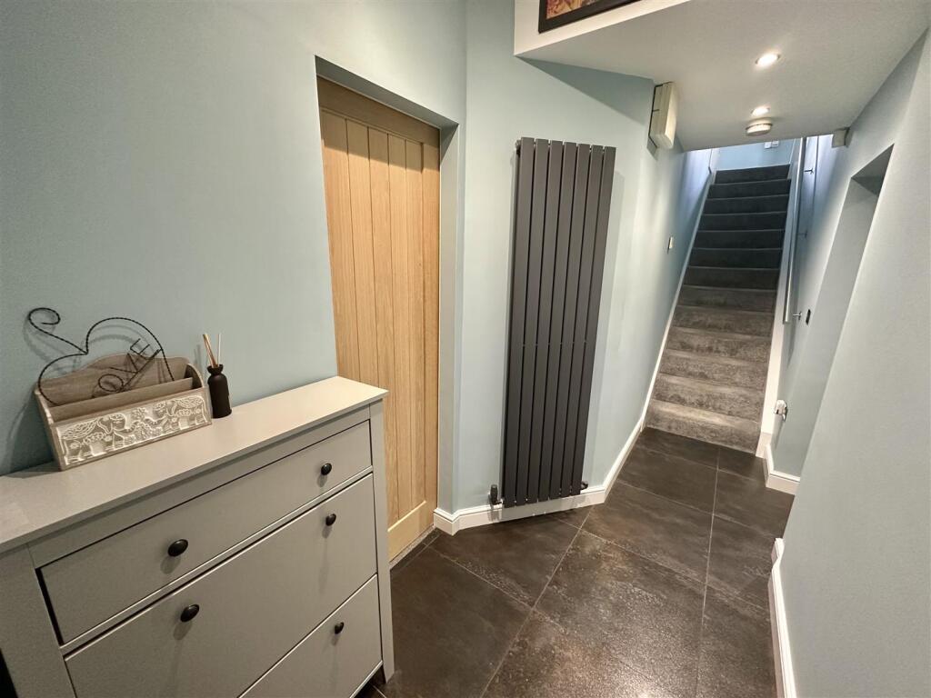Bramleys Estate Agents - Little Green Lane - Heckm
