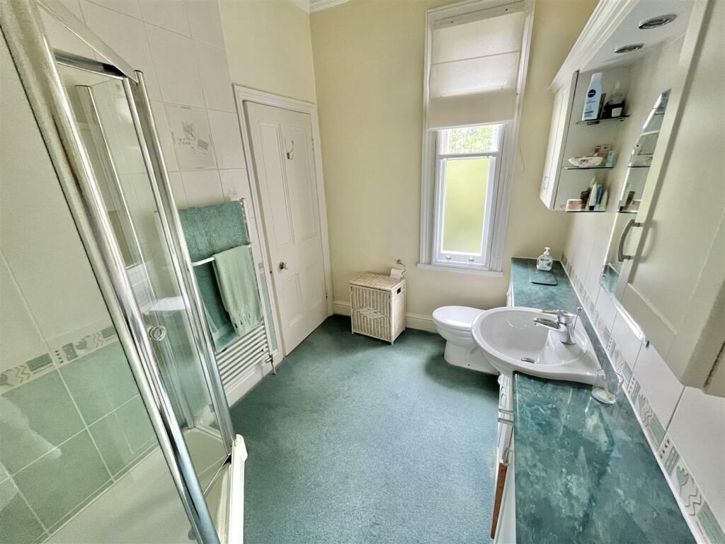 Bedroom 1 En Suite.jpg