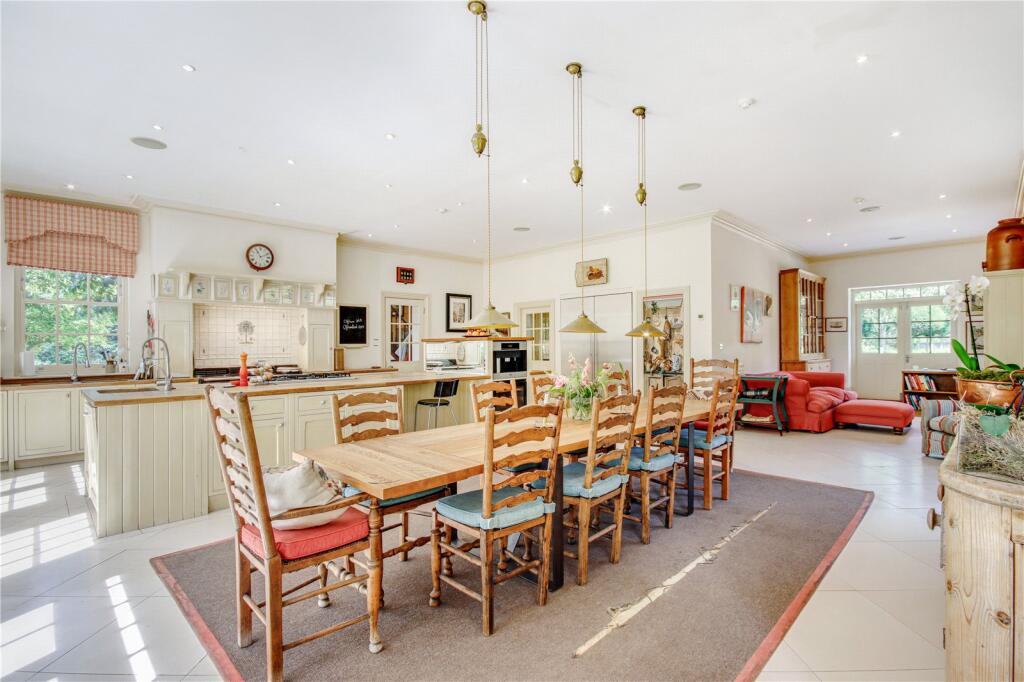 Kitchen/Breakfast Rm