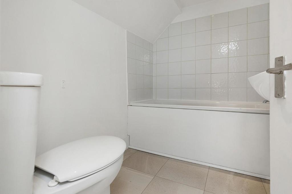 En-Suite Bathroom.jpg