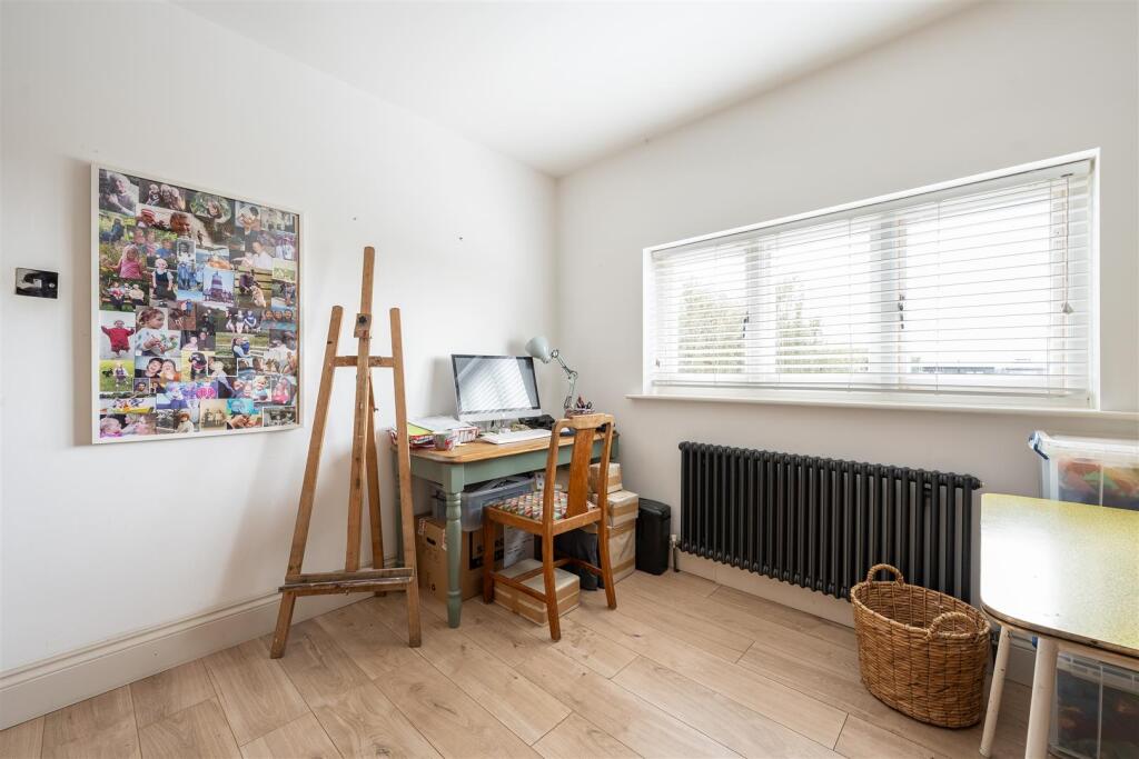 Beacontree Avenue, E17