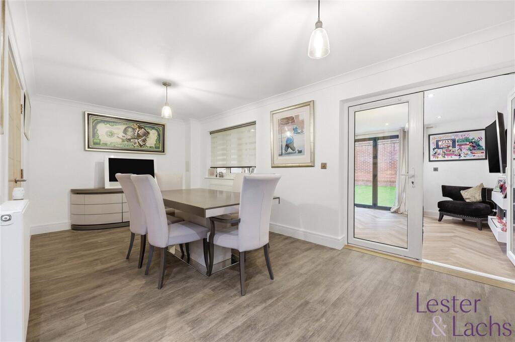 Chalkhill Close, Chigwell, IG7