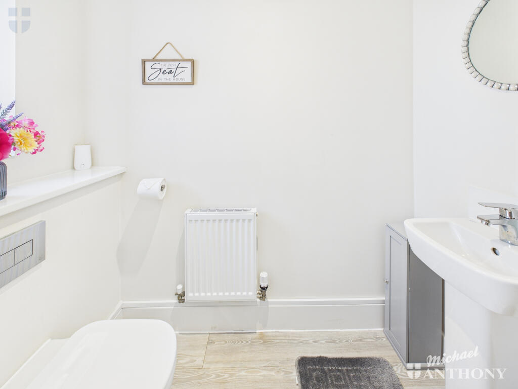 CAM03852G0-PR0432-STILL010