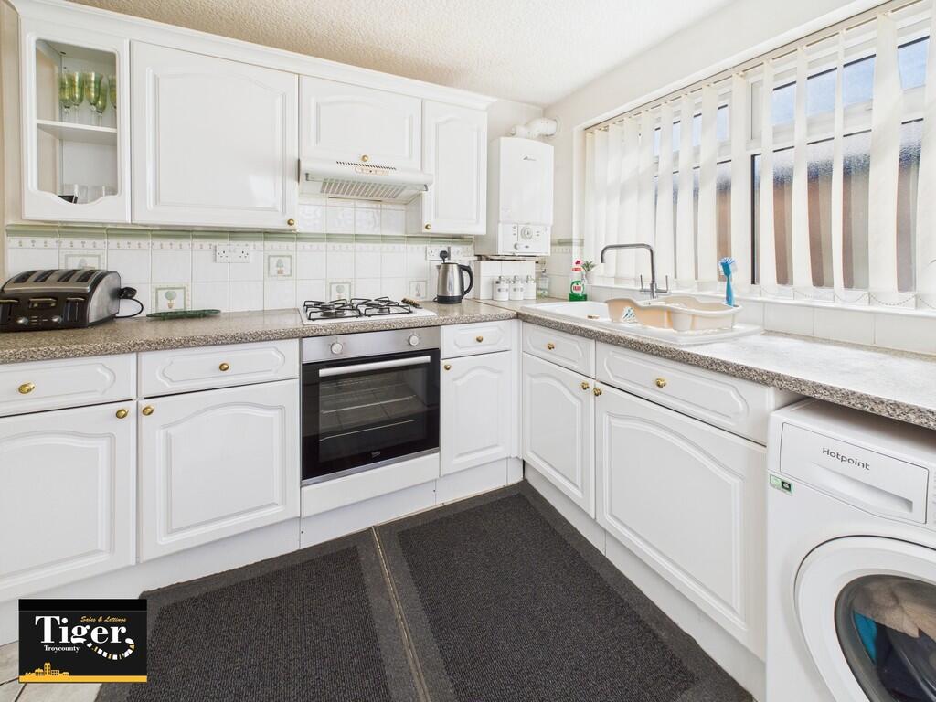 CAM02176G0-PR0558...