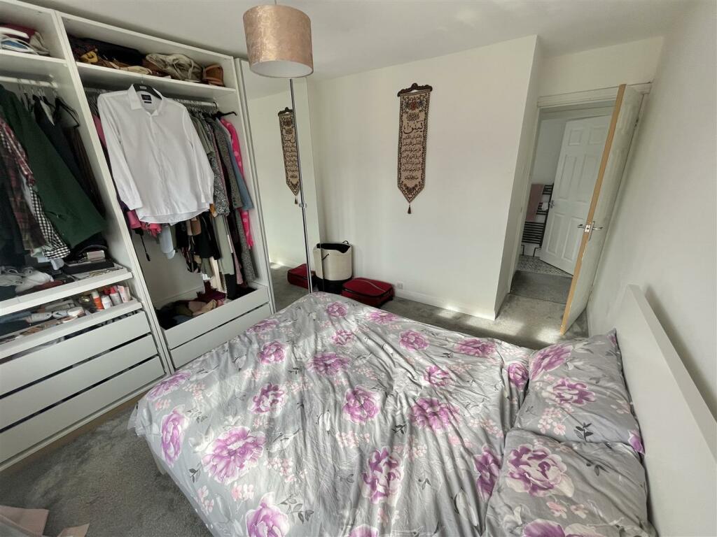 Bedroom 1 Aspect 2.jpg