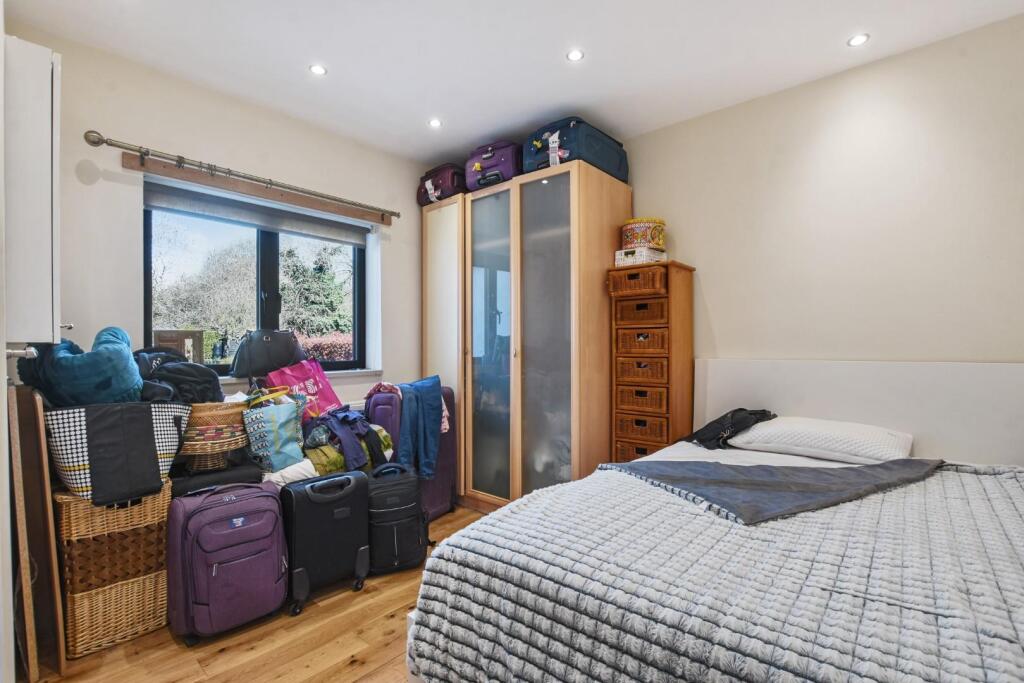 06-0983GCRXS - 20 Wise Lane - Bedroom 3 - Original