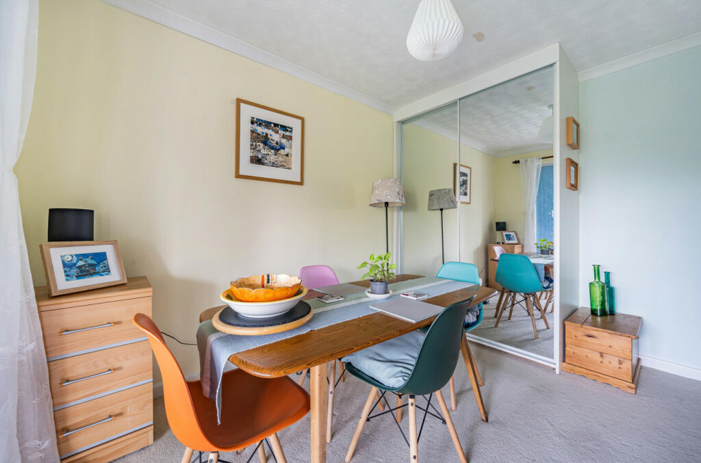 Bedroom/Dining Room