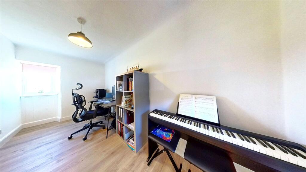 Bedroom 4 / Office