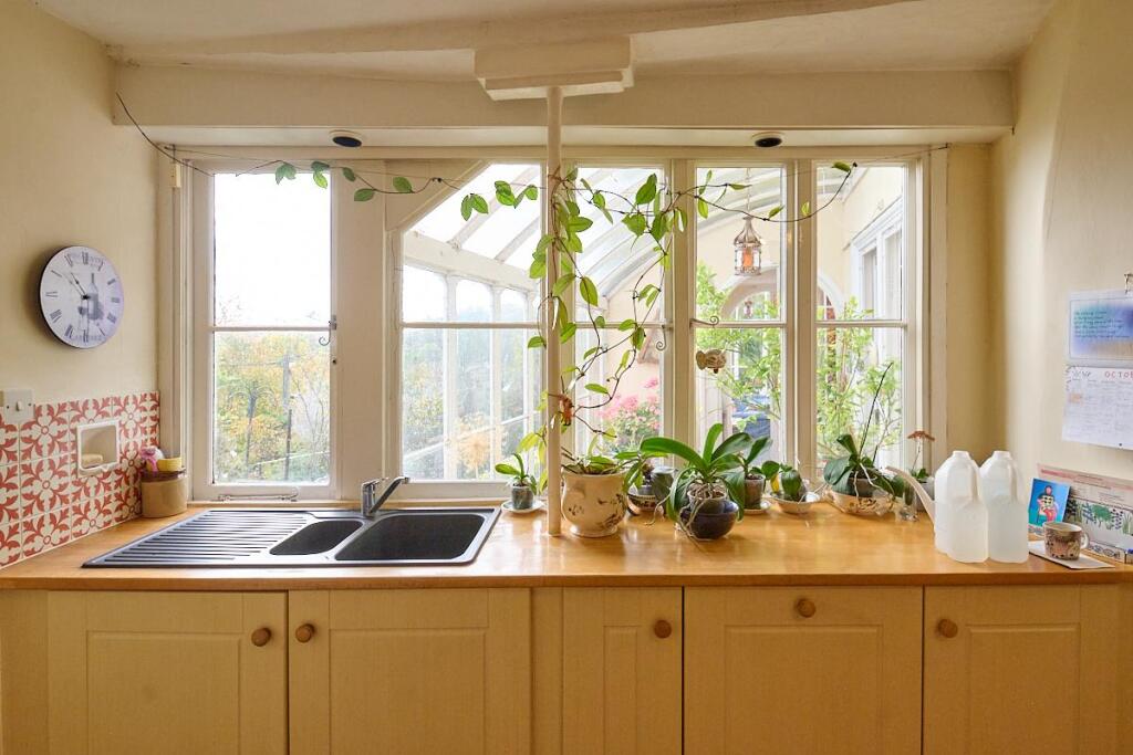 KITCHEN LO RES_ 10.jpg