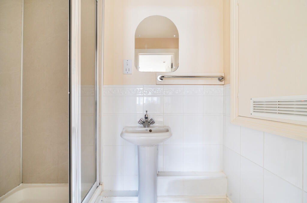 1364957-5-68e6589...