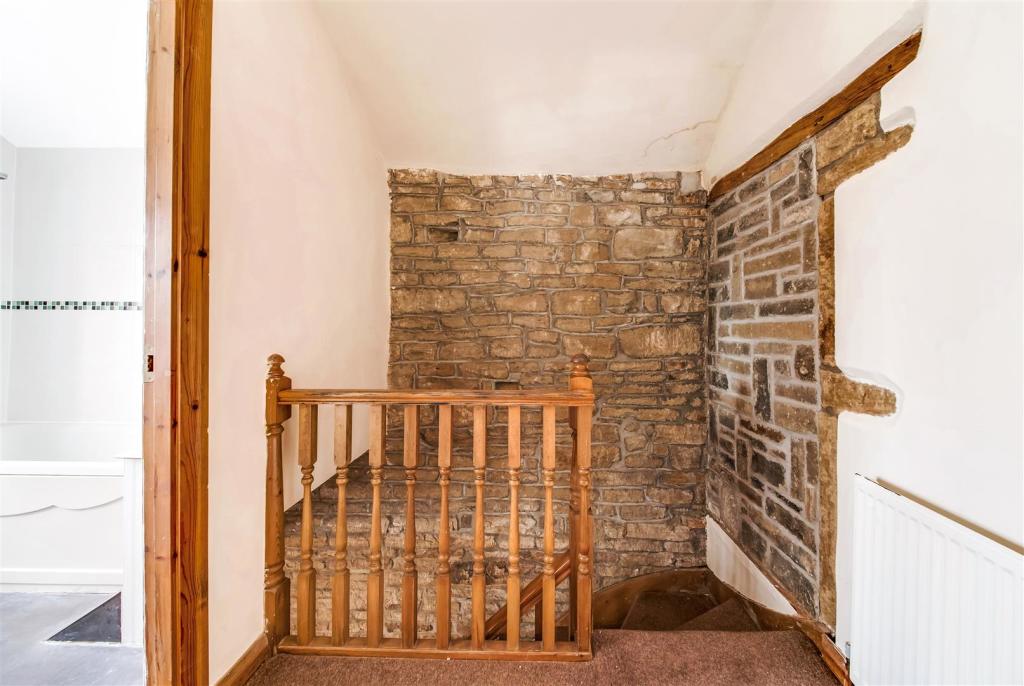 FIRST FLOOR LANDING