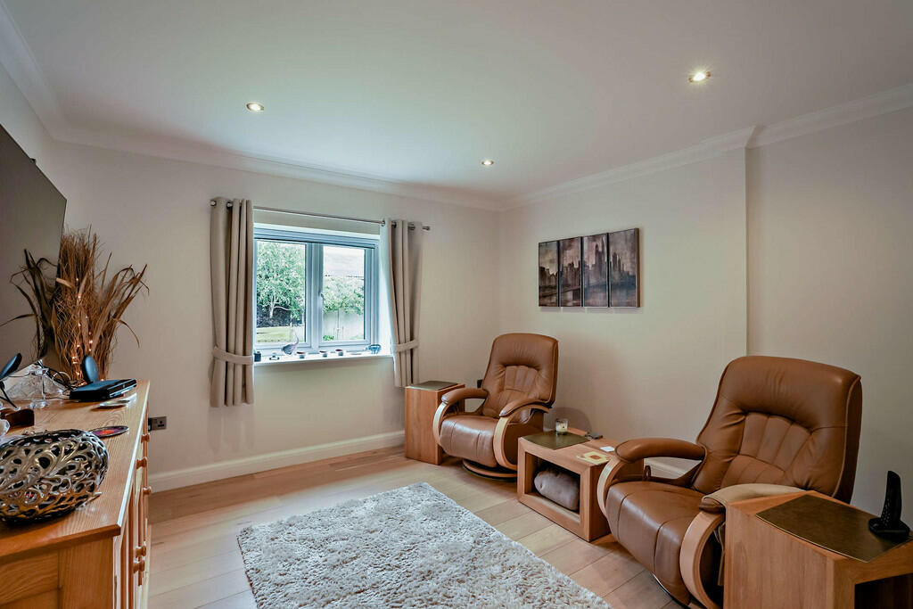 8600910-interior1...