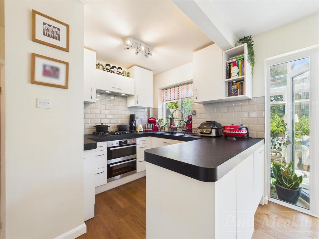Kitchen/ Dining Room