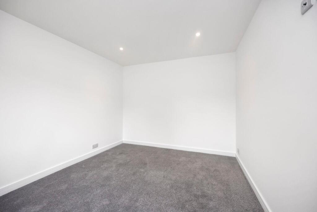 Cowdens Close 1a BEDROOMD.jpeg