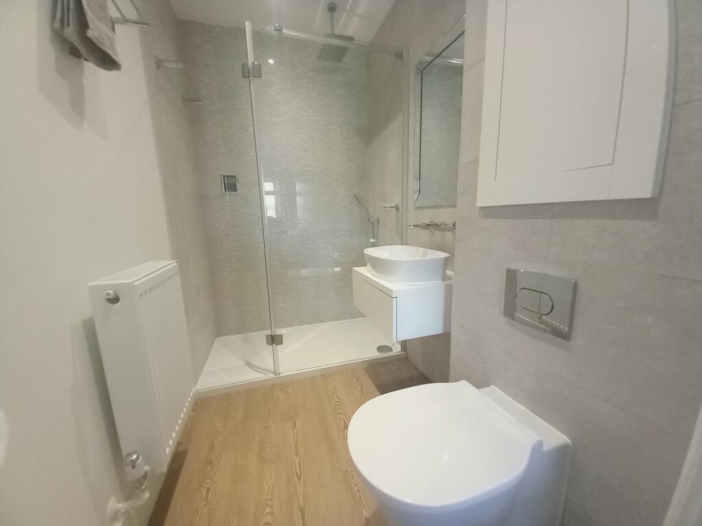 EN SUITE