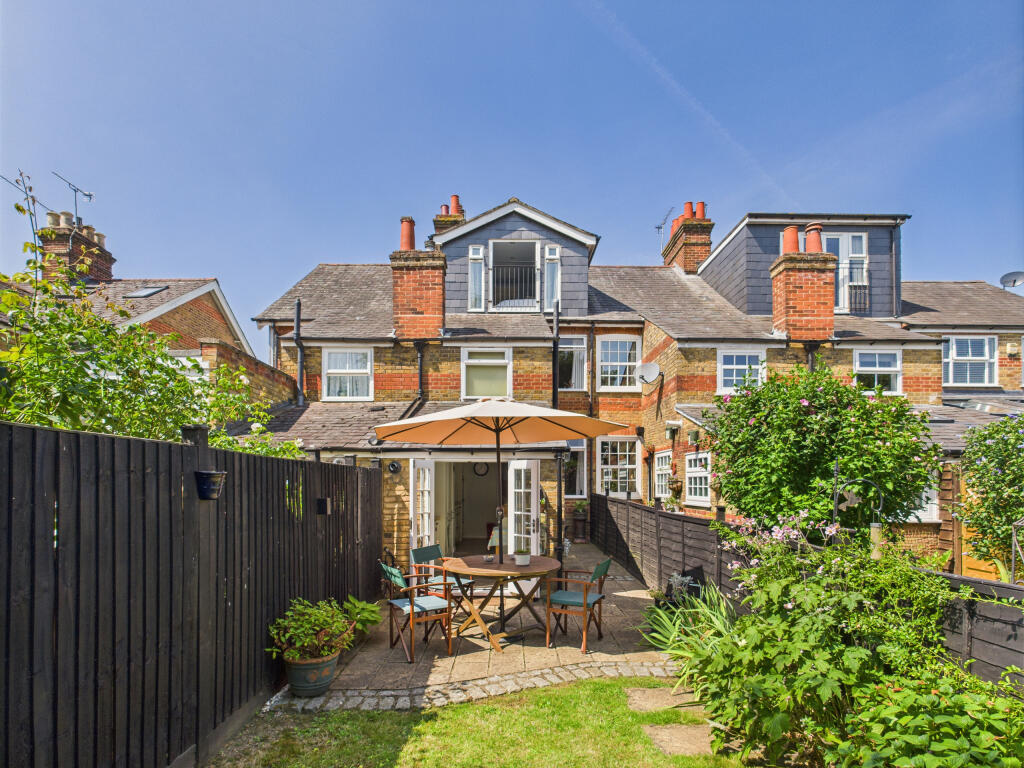 CAM01354G0-PR0572-STILL020