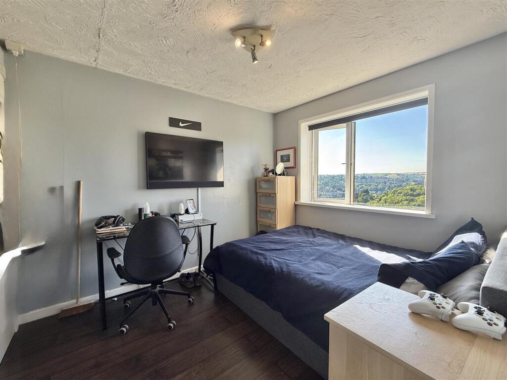Bedroom 1.jpg