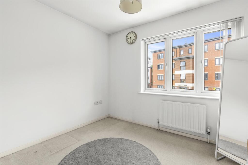 37 Bartlett Place, HP12 3ER-4.jpg