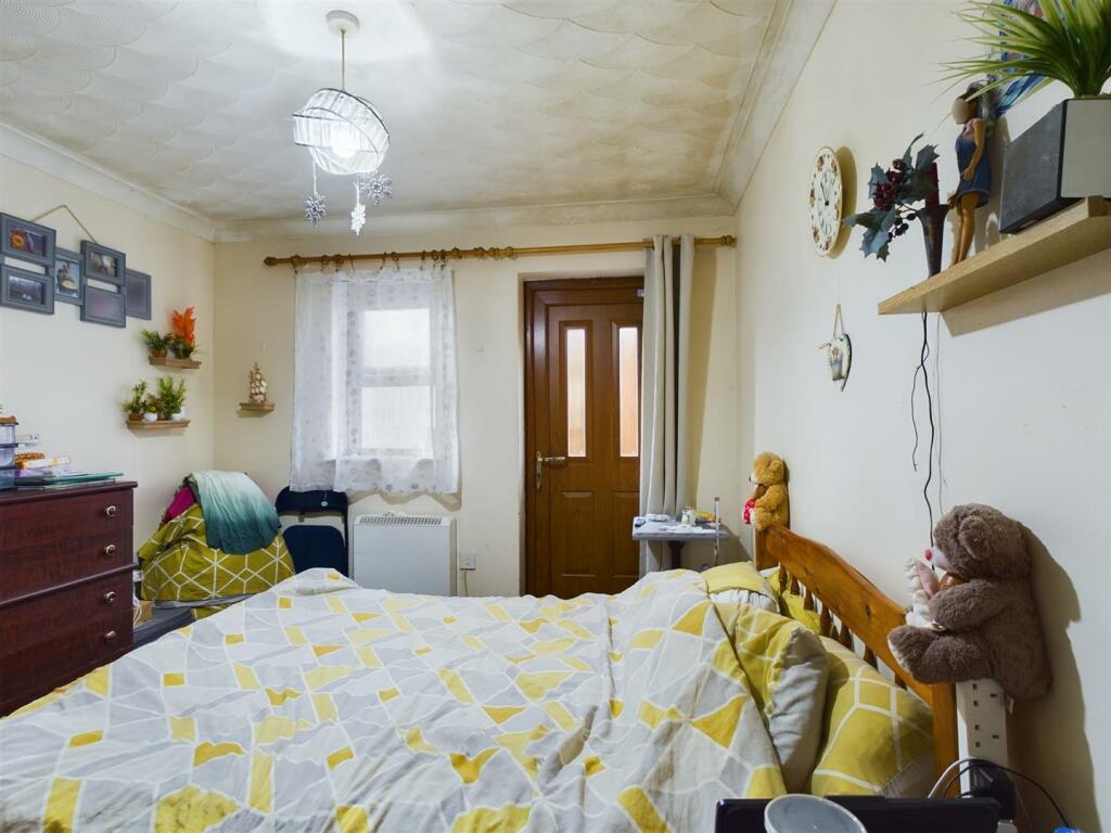 Bedroom (2).jpg