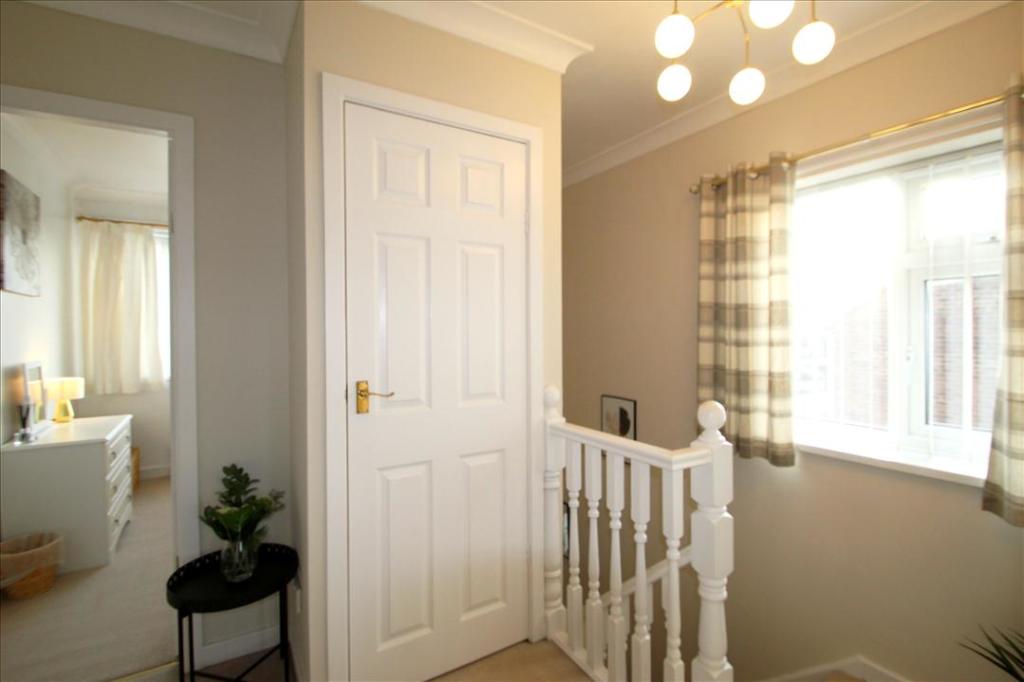 FIRST FLOOR LANDING