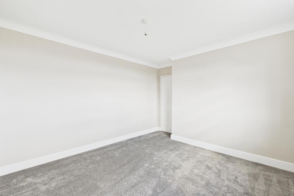 CAM04201G0-PR0107-STILL018