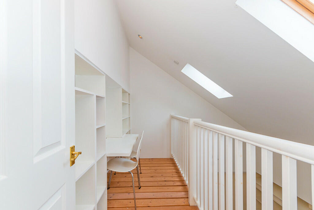 Upper Floor Hallw...