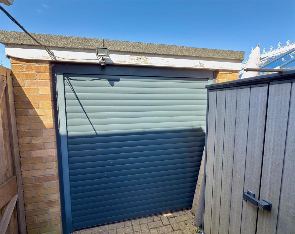 GARAGE.jpg