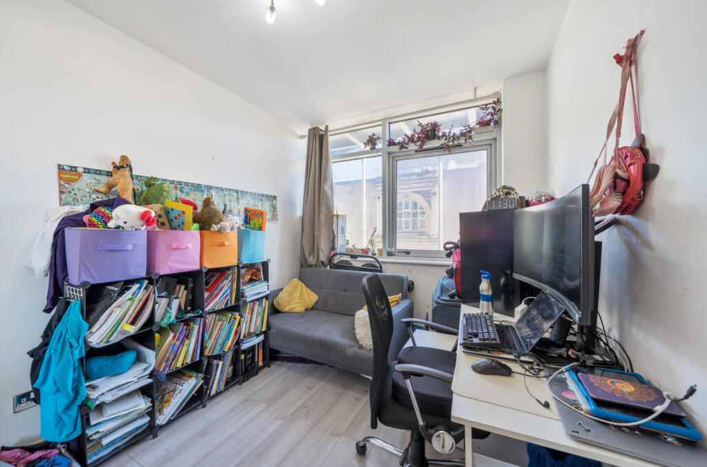 1363899-5-68e4ab9...