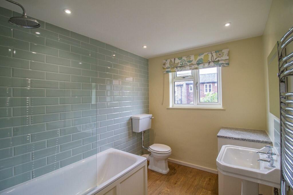 60 Guildhall Street, BSE [Bathroom].jpg
