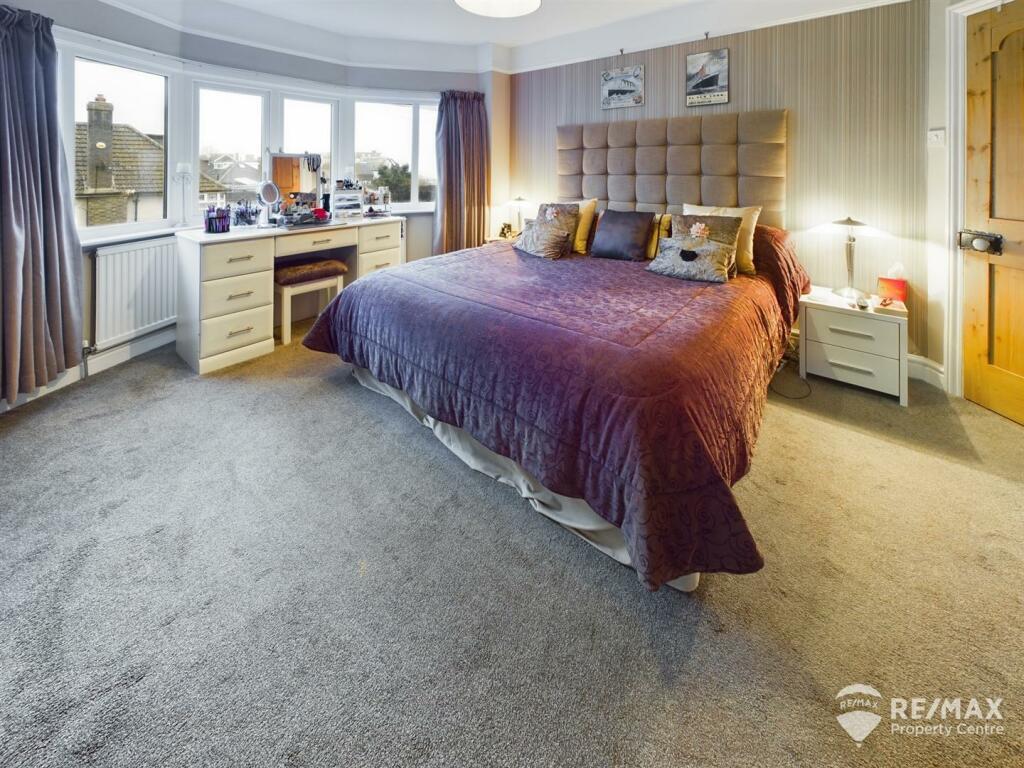 Bedroom 1 (2).jpg