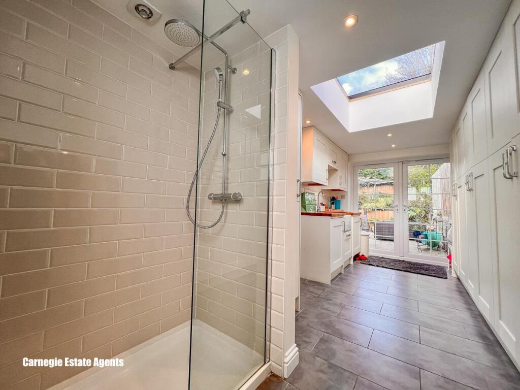 Utility room/shower room