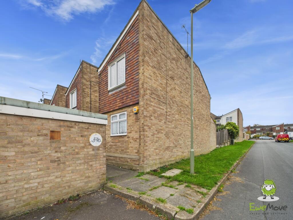 EweMove Estate Agents Basingstoke - Bennet Close