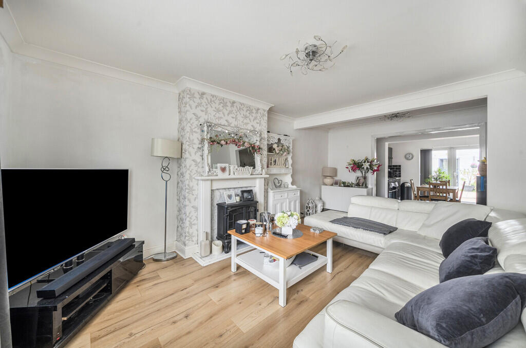 1303292-9-683ed24...