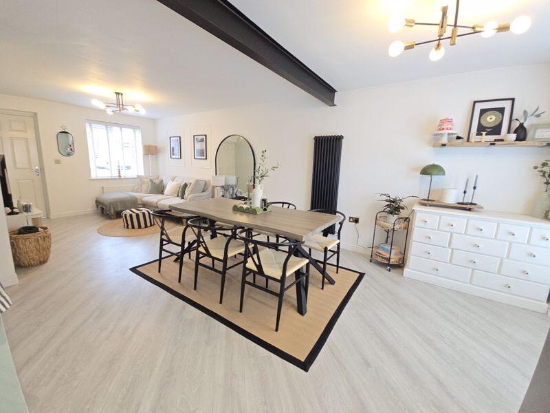 Open Plan Lounge / Diner 