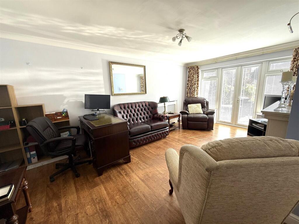 7 mayflower drive new lounge.jpeg