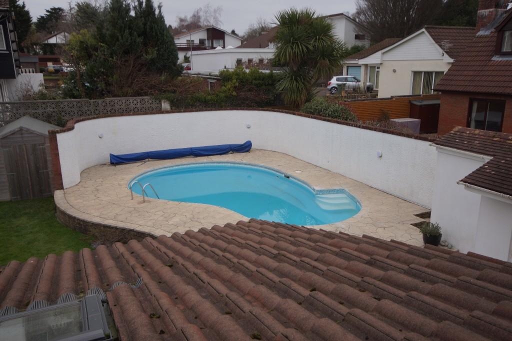1 Hillcot Close