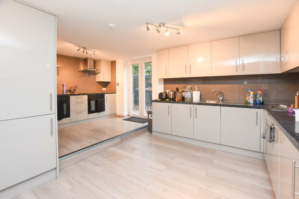 Communal Kitchen / Diner