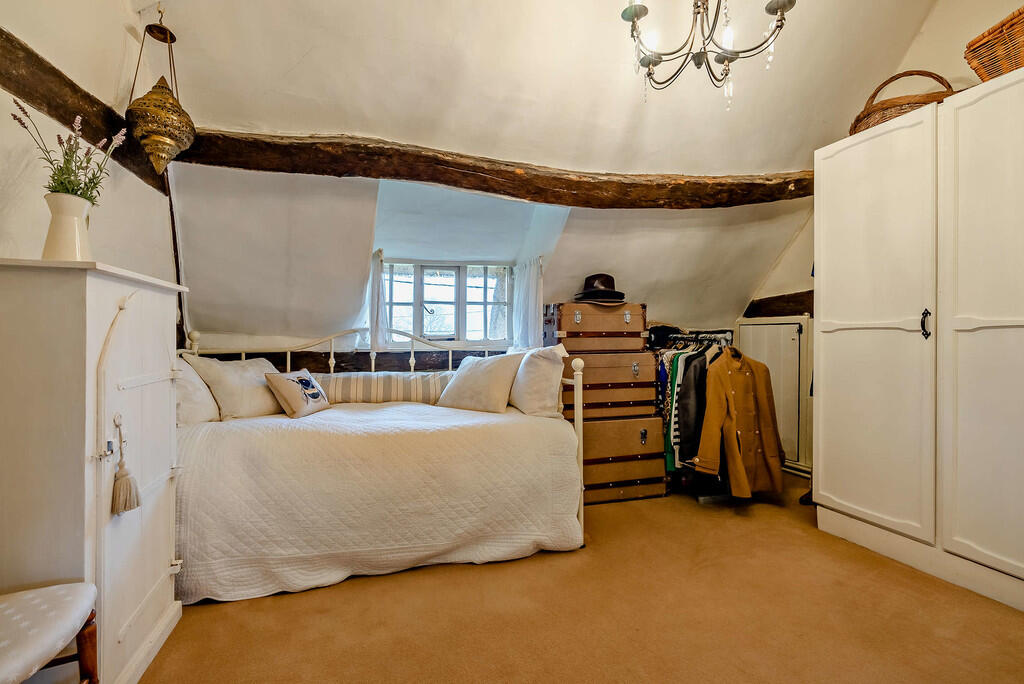 8635540-interior0...