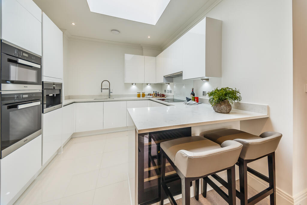 W6 9UF - 2nd floor - 2 bedrooms - 790sq ft - 2 ba