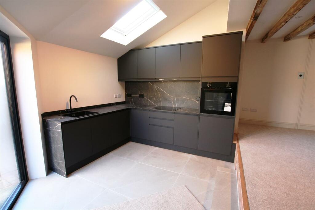 Thecornerhouse,kitchen2.JPG