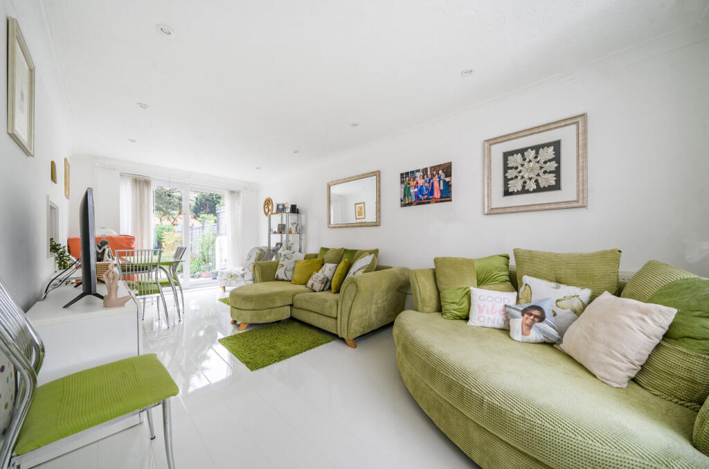 1295706-7-6825b76...