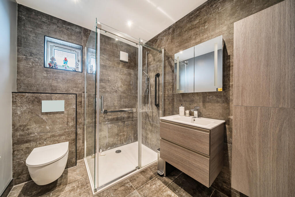 1349787-18-68baf3...